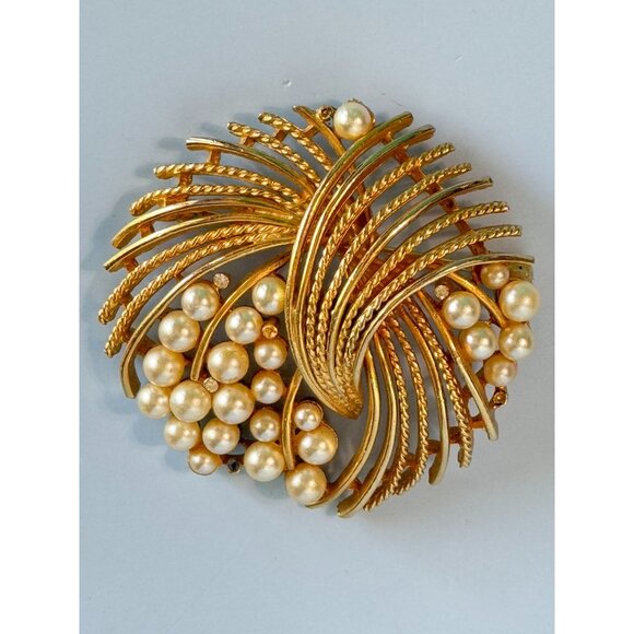 Vintage Lisner Midcentury Gold-Tone Brooch With Faux Pearls - Picture 5 of 7